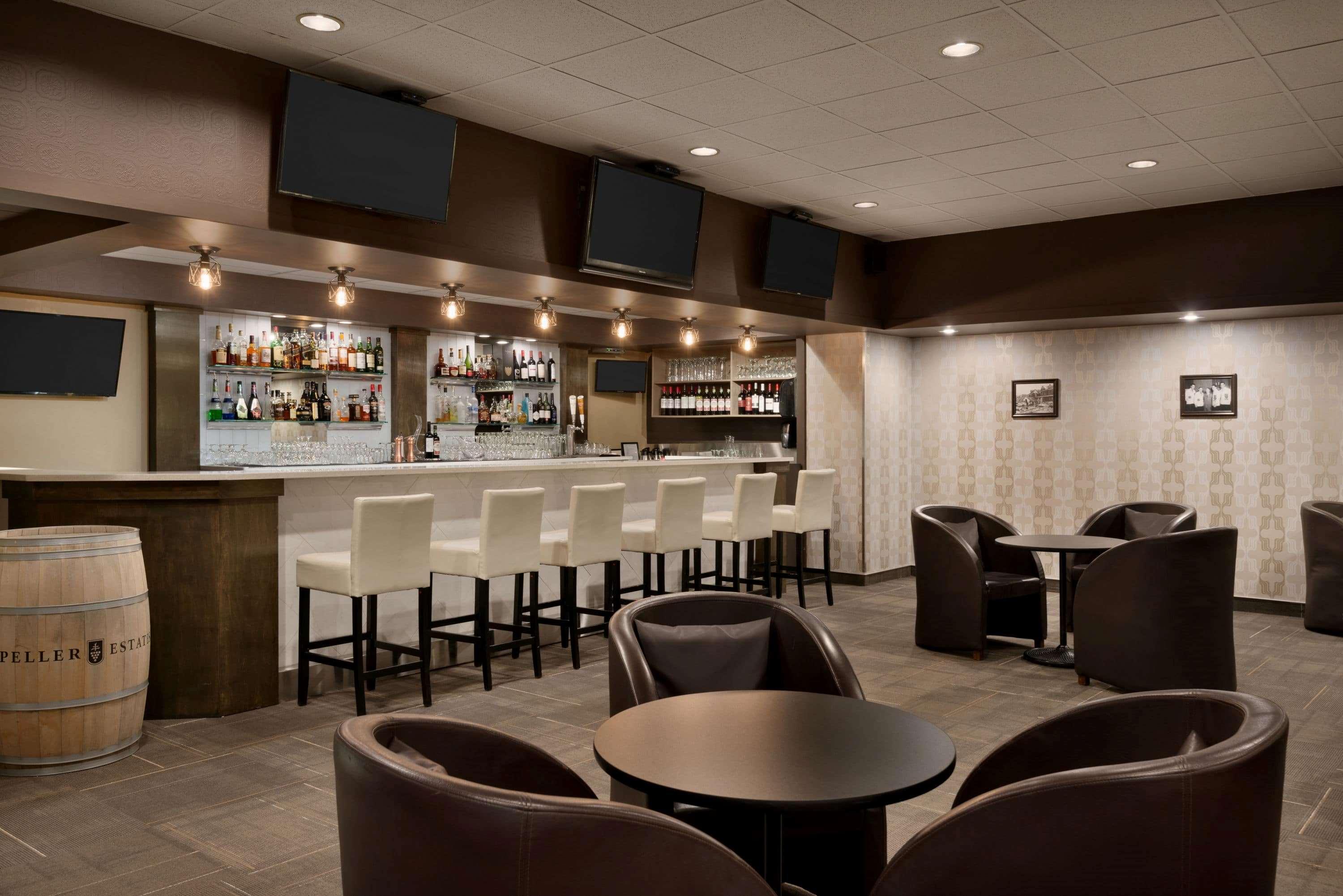 Hotel Ramada Plaza By Wyndham Regina Downtown Esterno foto
