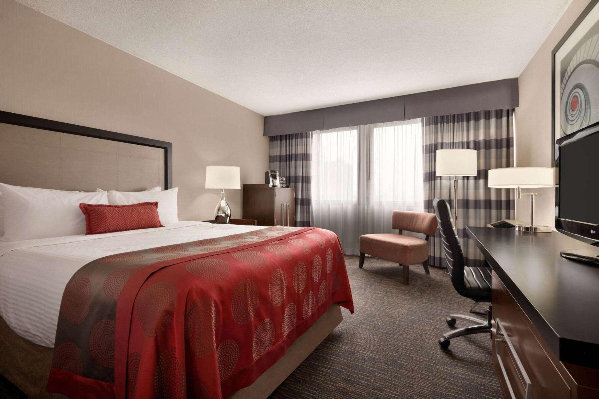 Hotel Ramada Plaza By Wyndham Regina Downtown Esterno foto