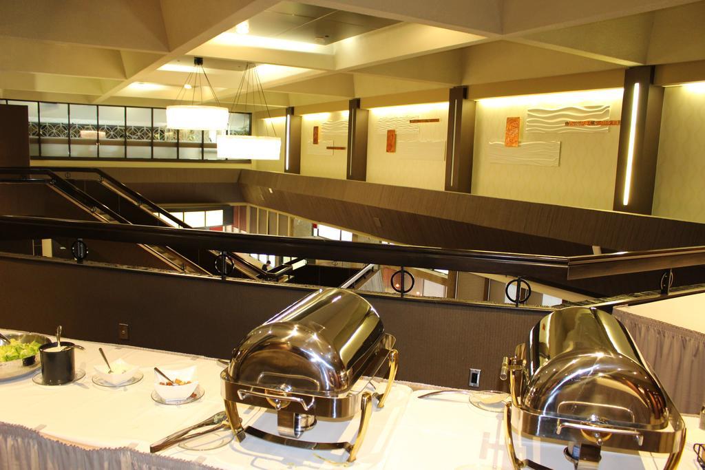 Hotel Ramada Plaza By Wyndham Regina Downtown Esterno foto