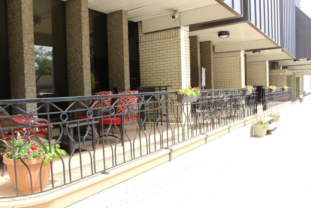 Hotel Ramada Plaza By Wyndham Regina Downtown Esterno foto